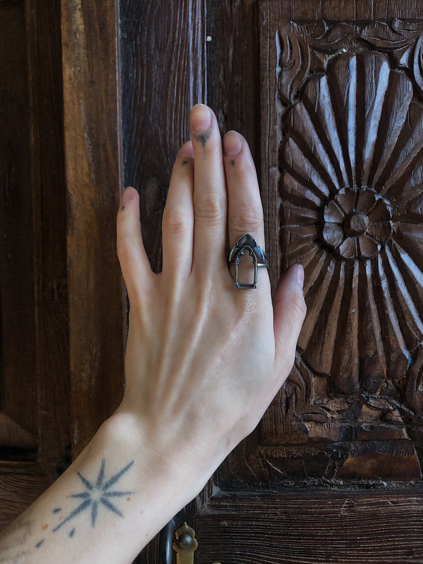 Votive Shadow // Nesting Ring (RTS)