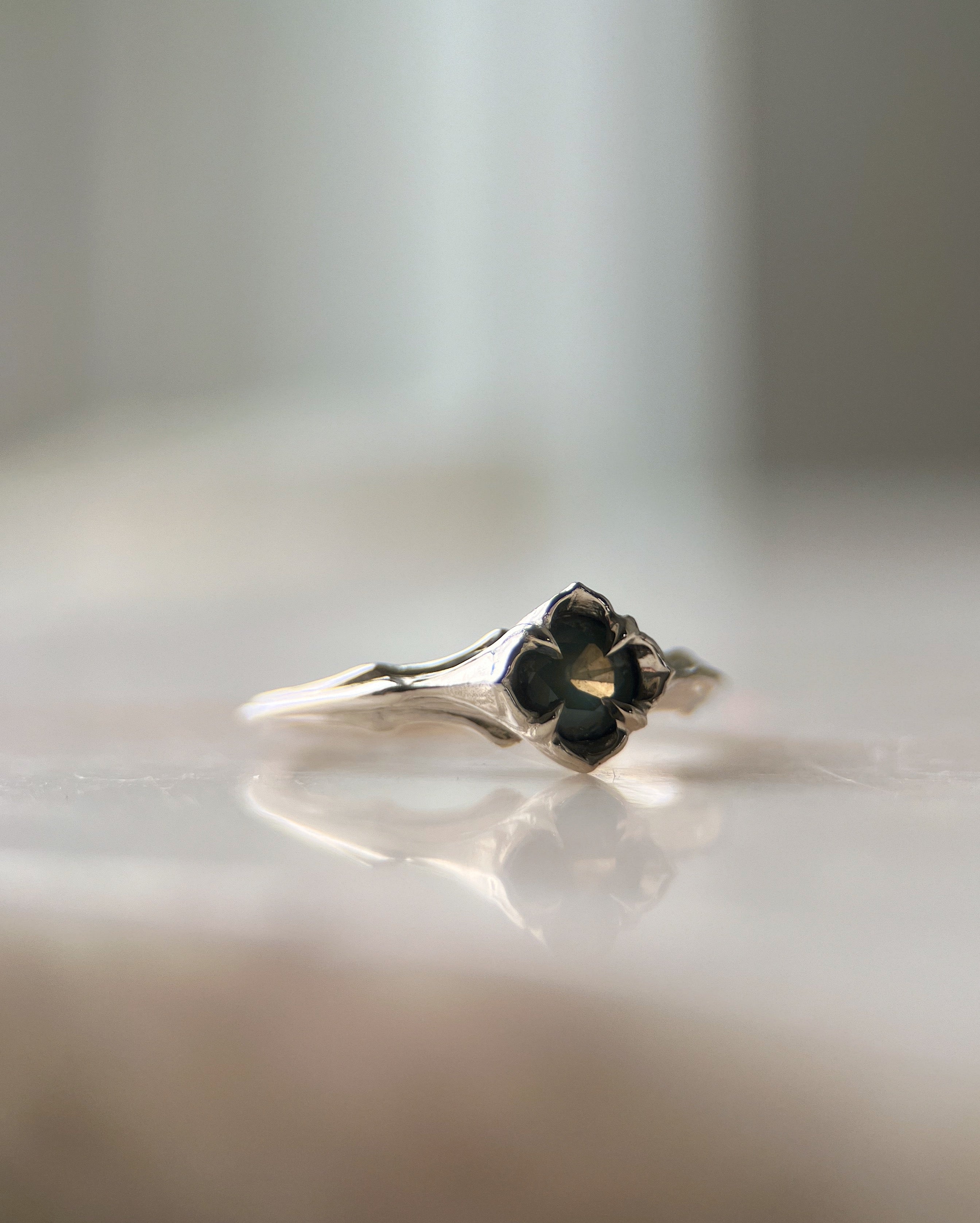 Baby Daphne // 5mm // Gold