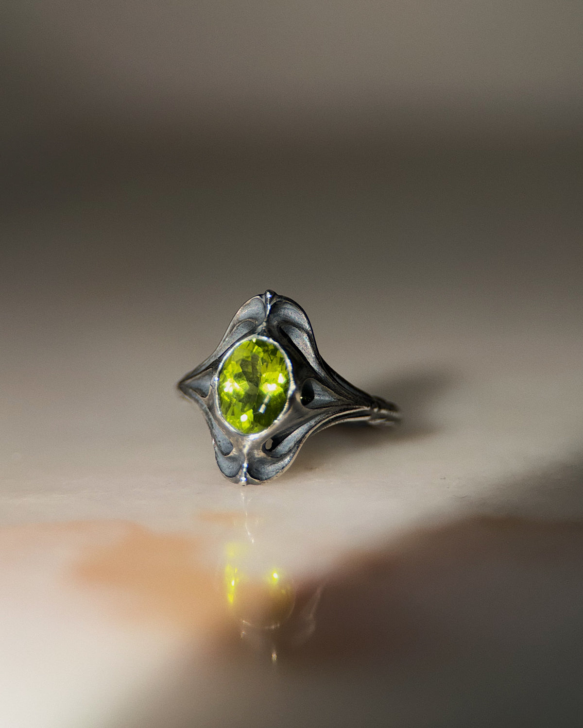 Navis // 6x8mm Peridot // 5.75