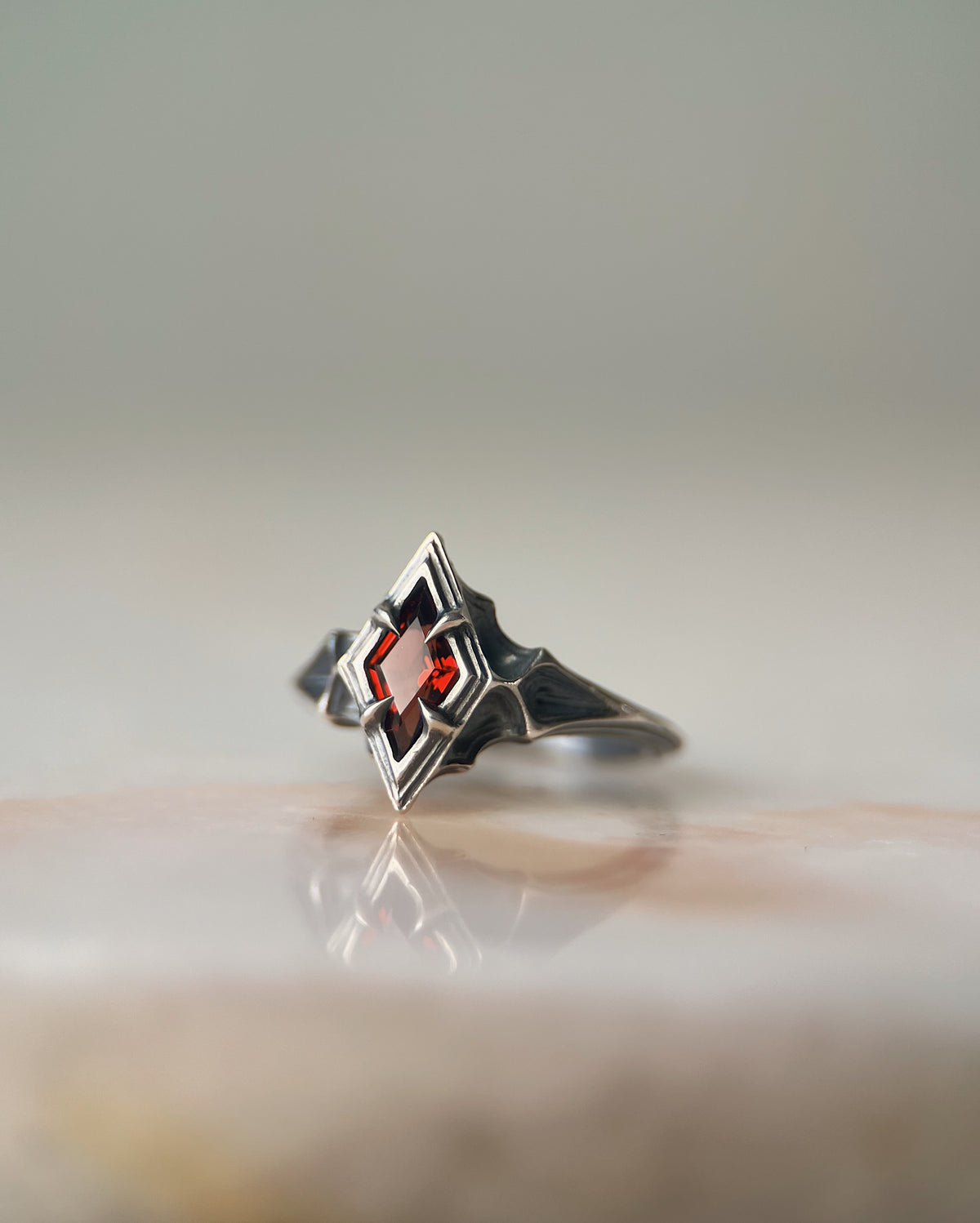 Omne // Garnet // 8