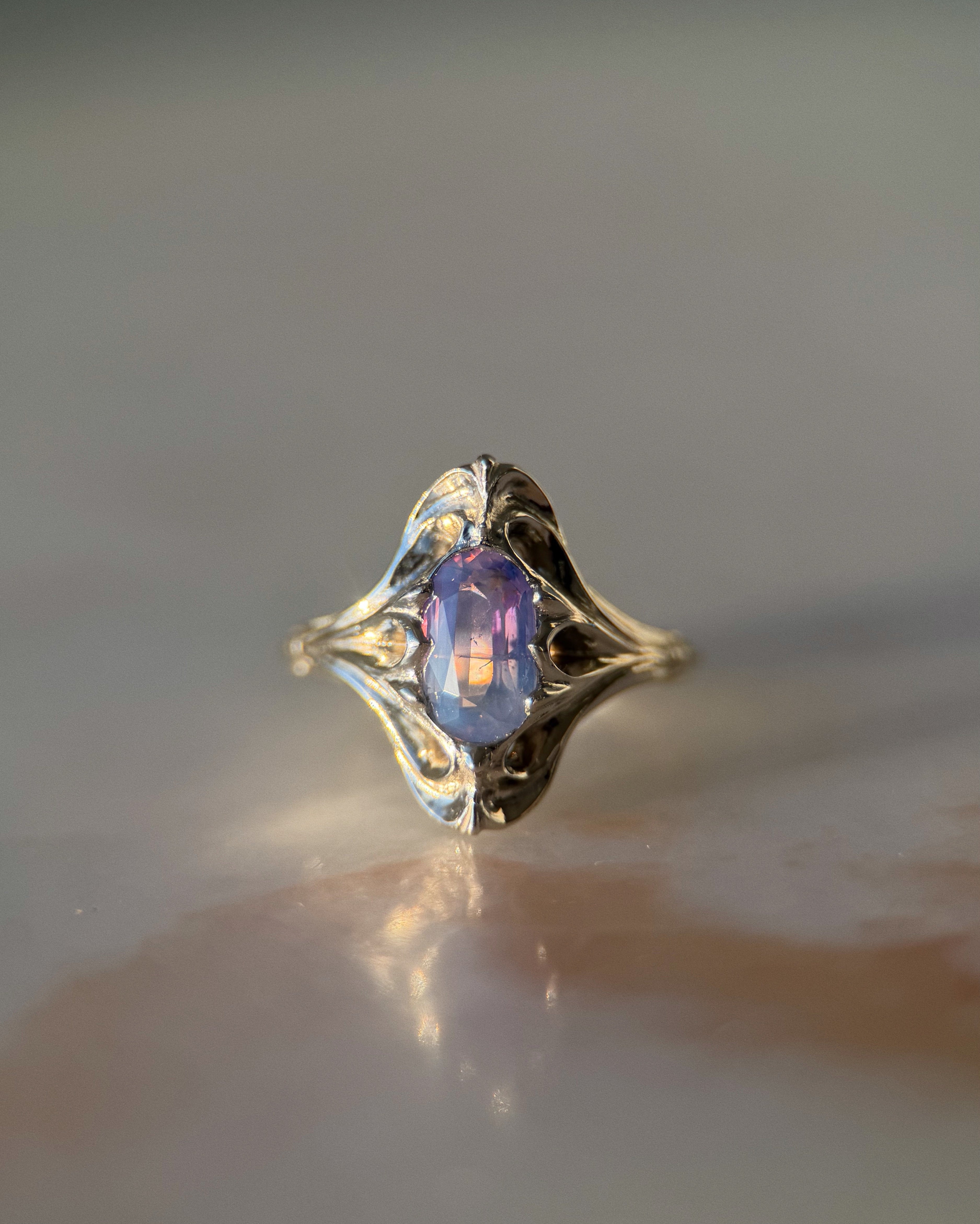 Navis // 14kw Gold + 1.54ct Sapphire // 5.75