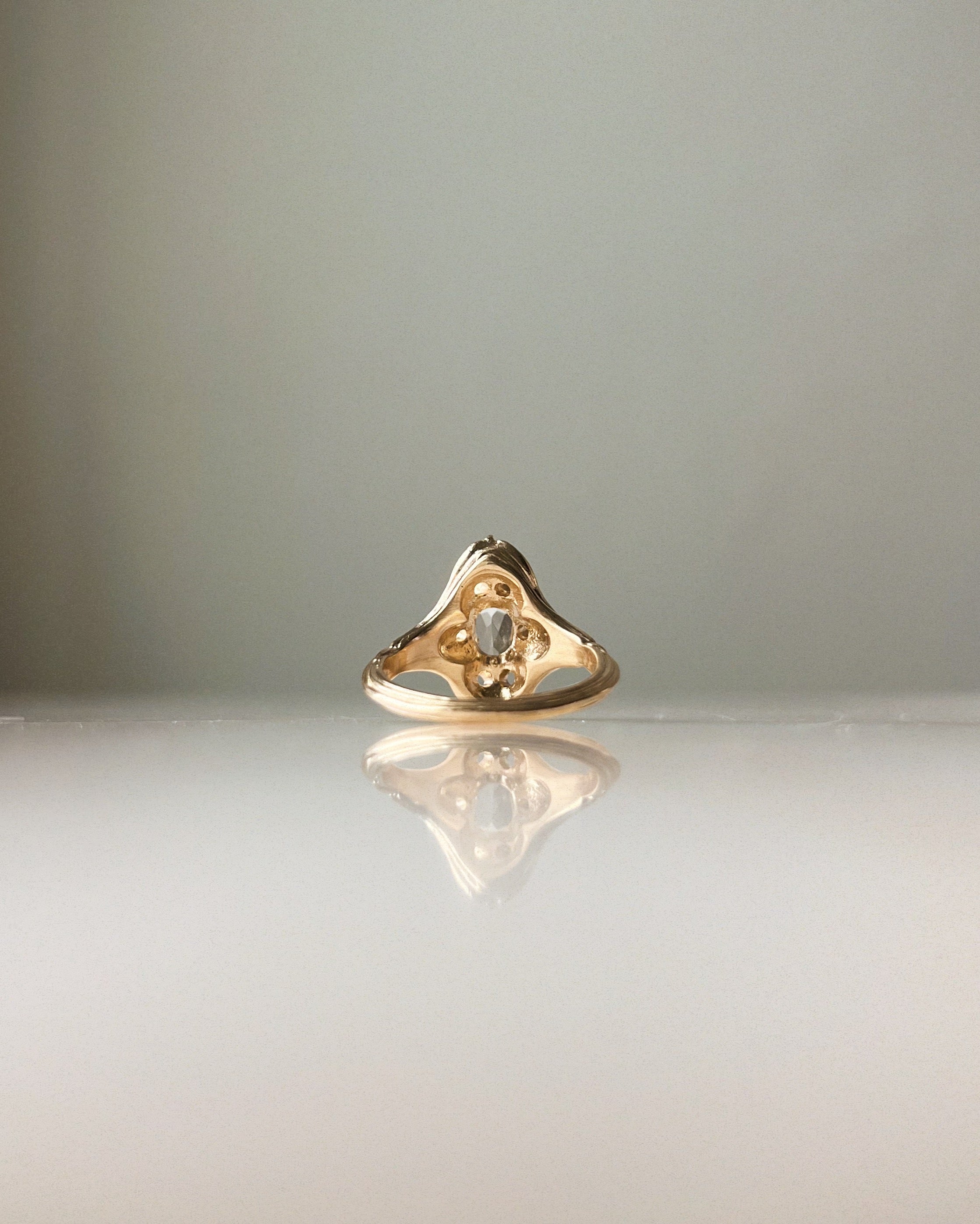 Navis // 14ky Gold + White Topaz // 6.25