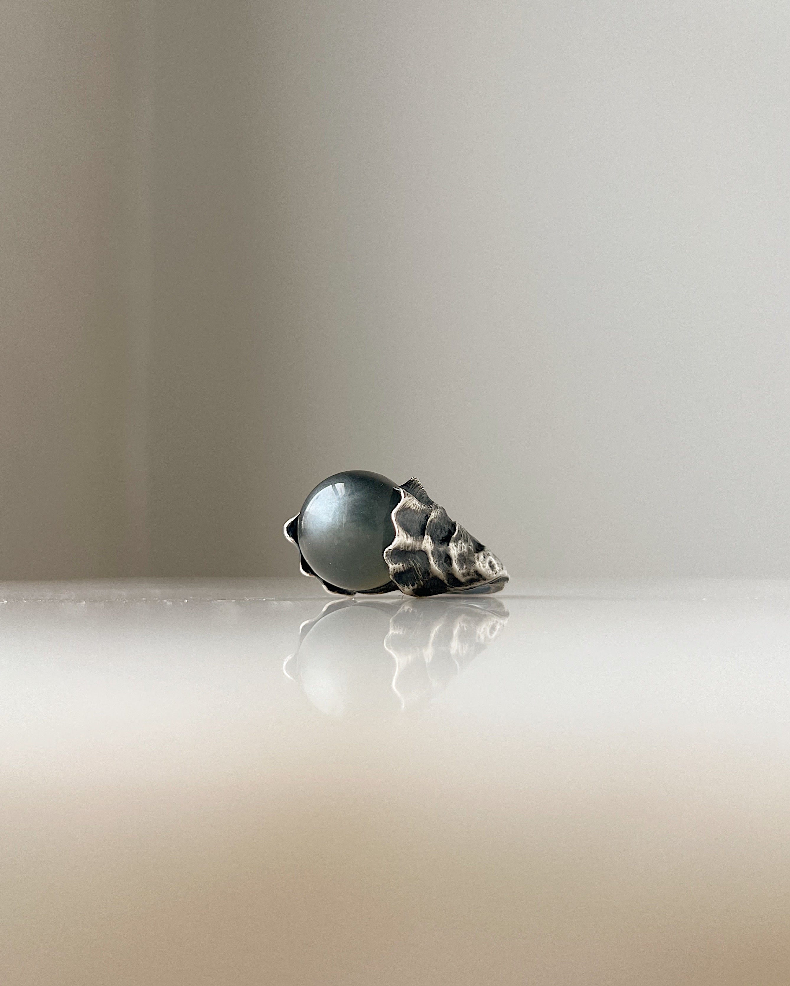 Divers XL // Grey Moonstone // 6