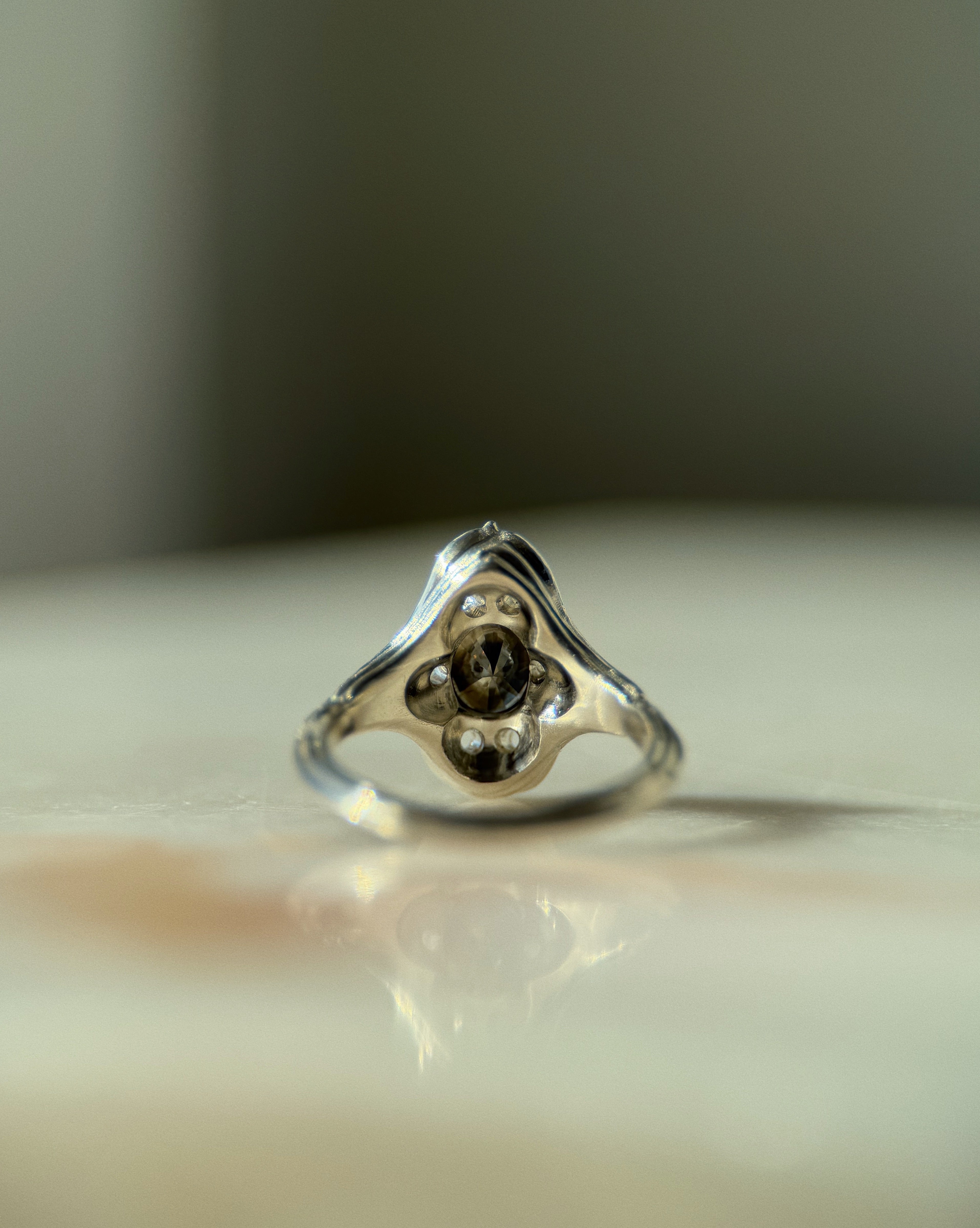 Navis // 6x8mm // Gold