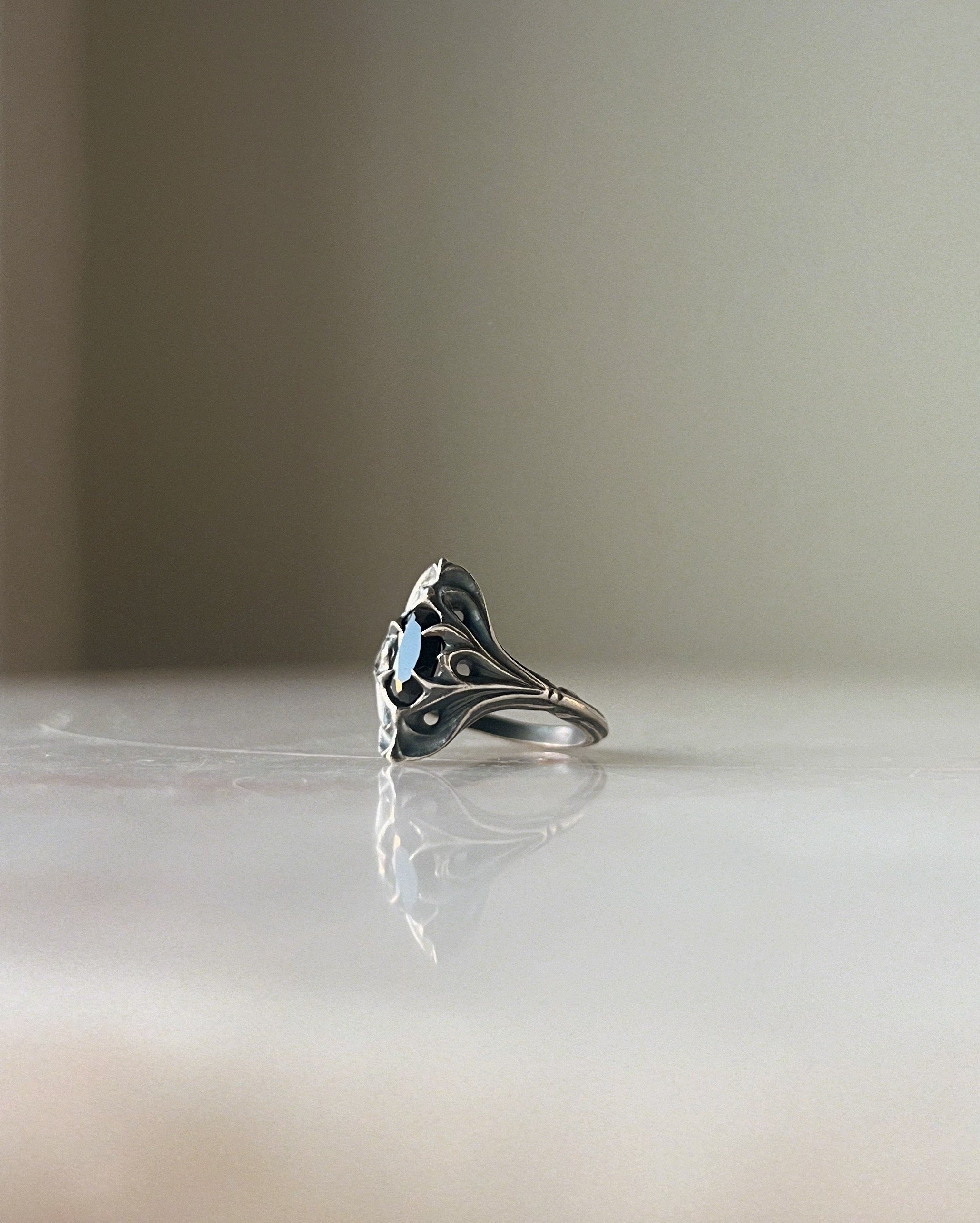 Navis // Black Spinel // 5.5