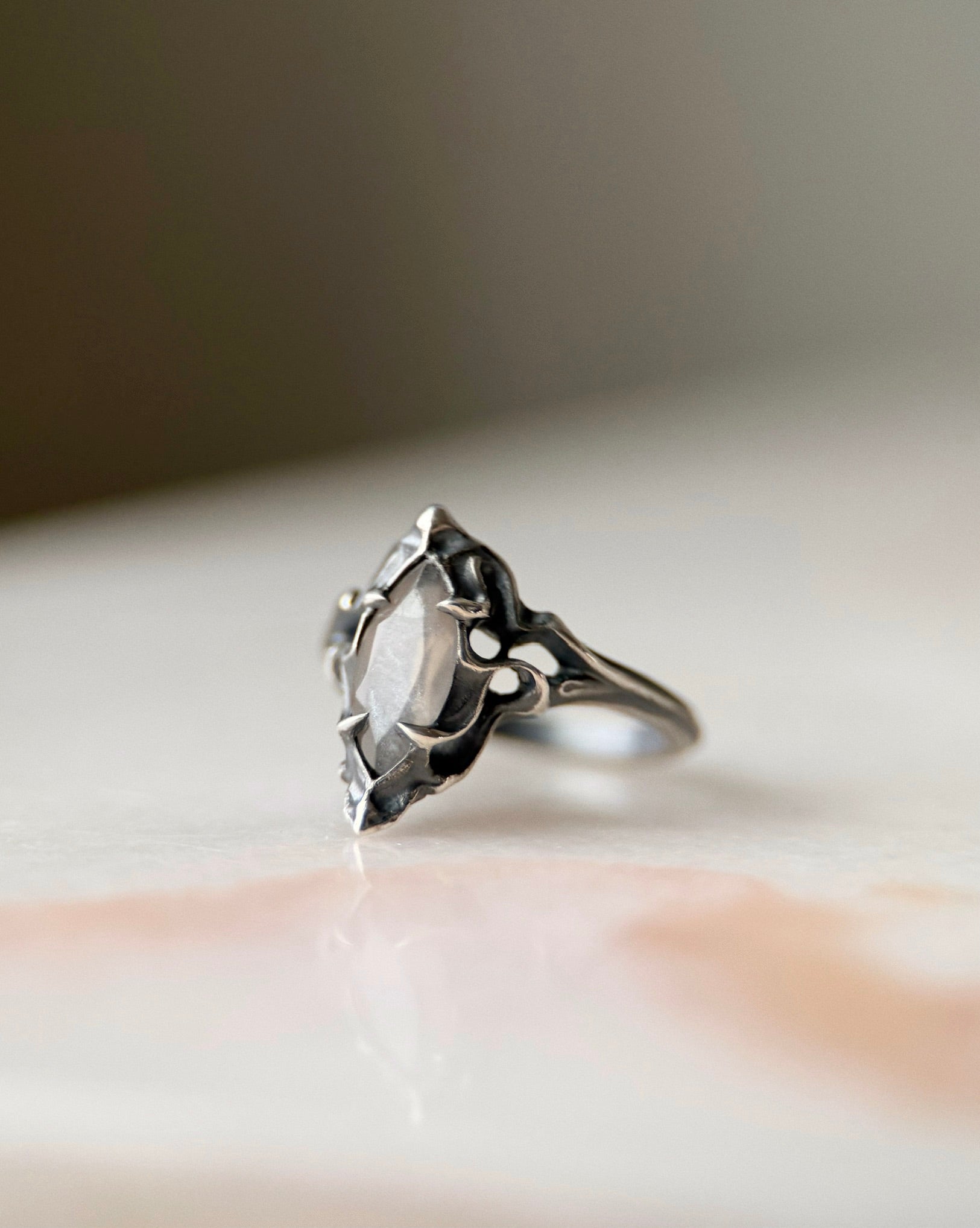 Fouet I // Grey Moonstone // 5.25