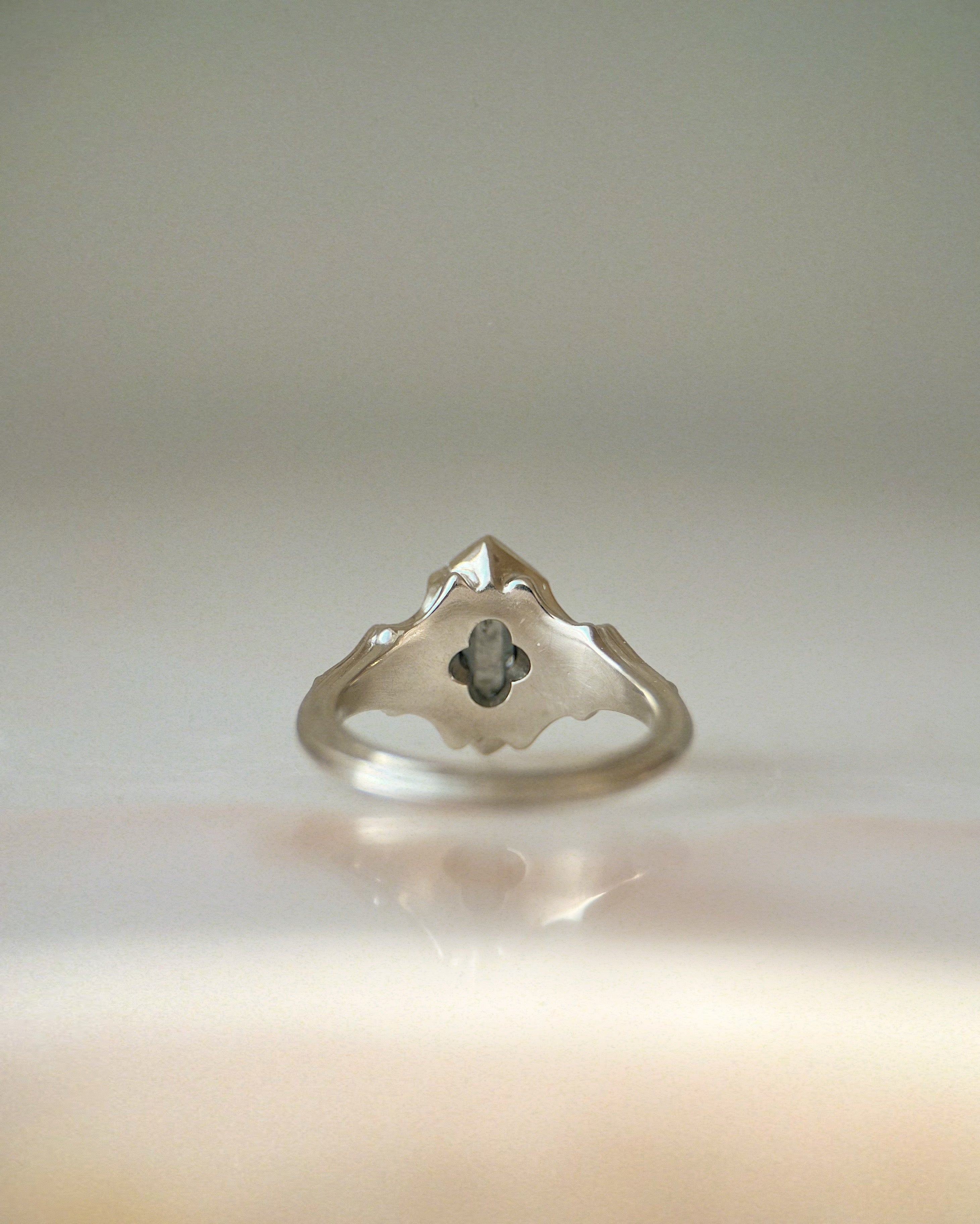 Dais II // 14kw + 0.97ct Diamond