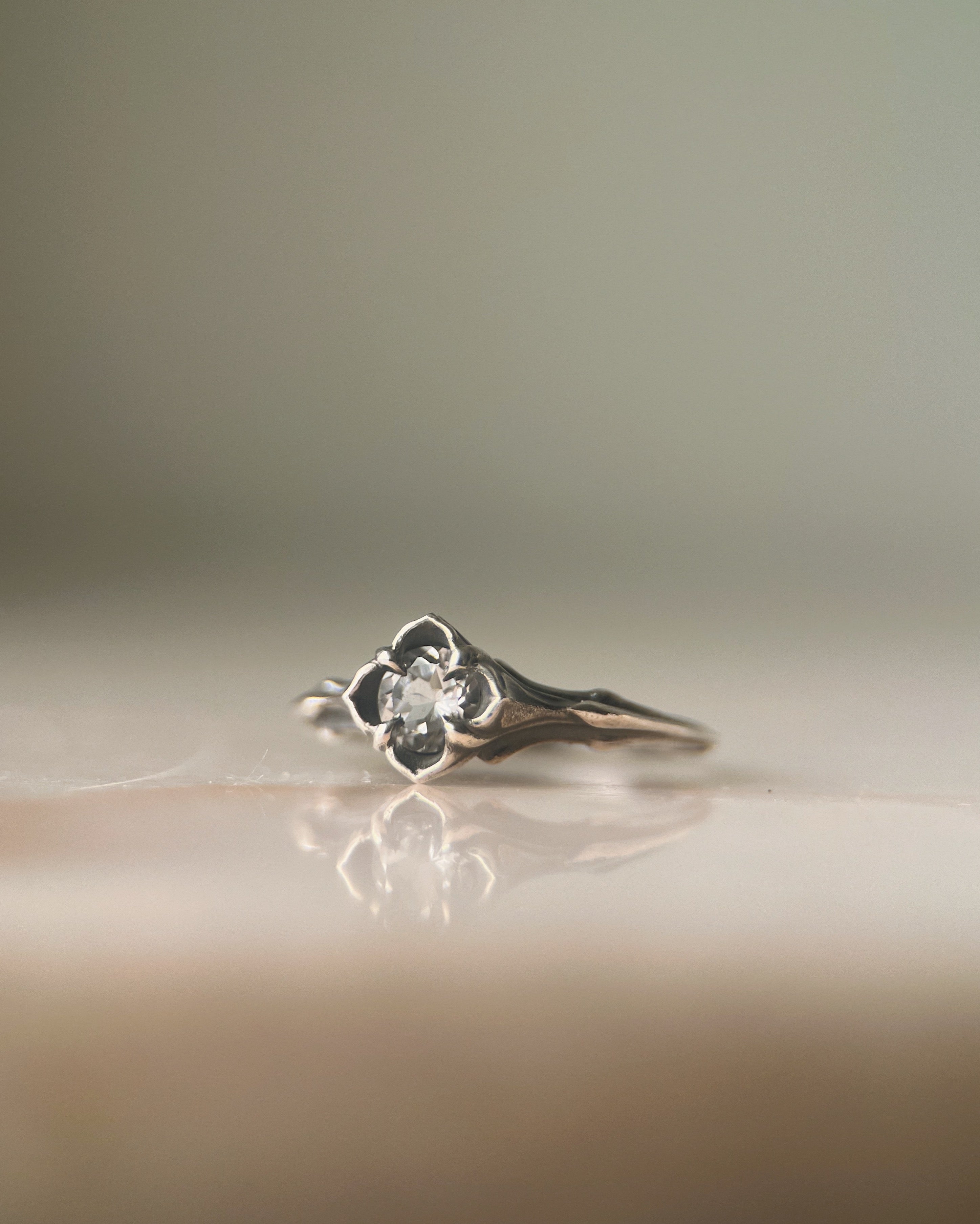 Baby Daphne // 5mm Salt & Pepper Diamond // 8
