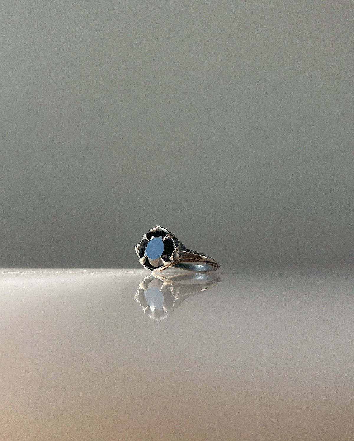 Daphne // Black Spinel // 6.5