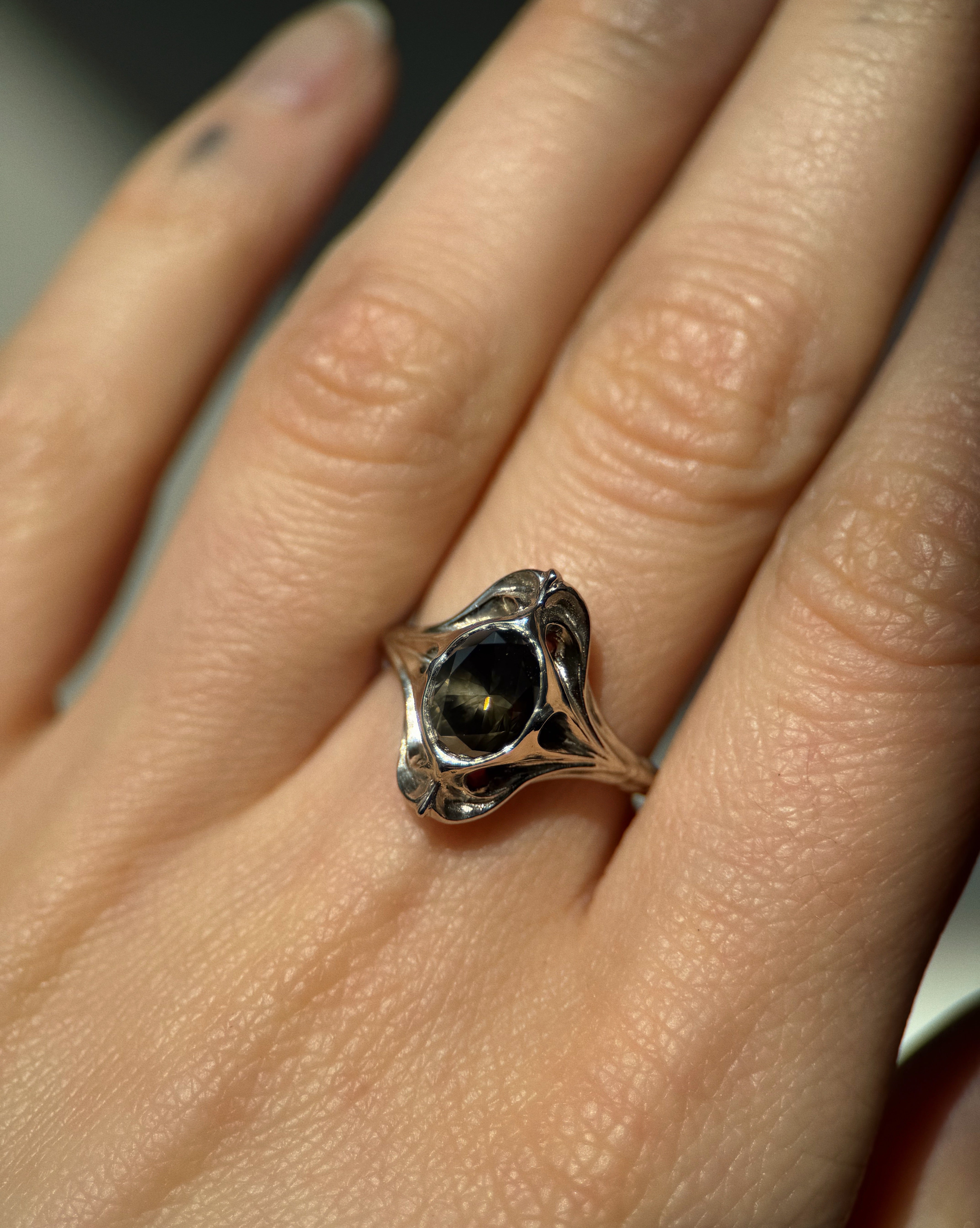 Navis // 6x8mm // Gold