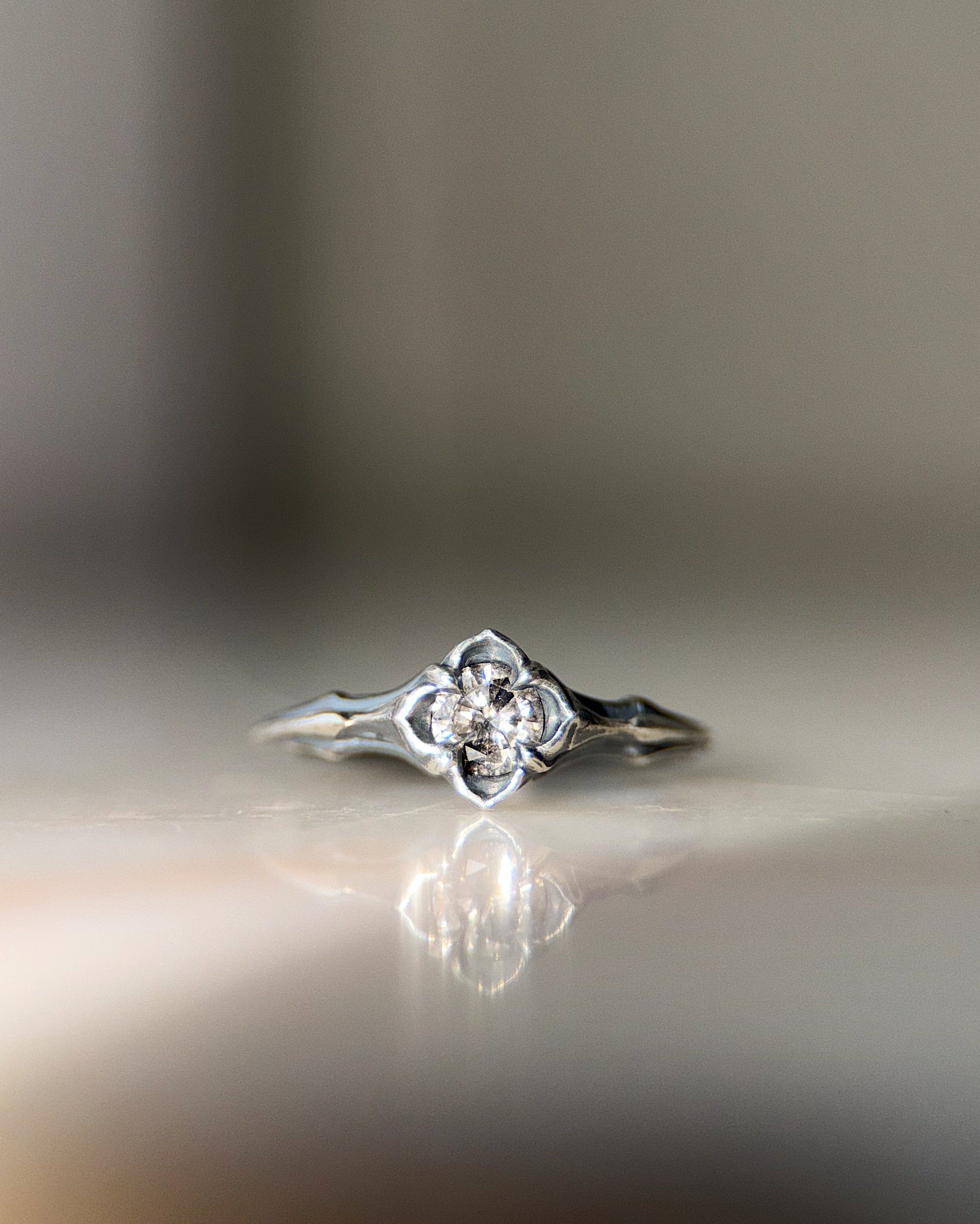 Baby Daphne // 5mm Salt & Pepper Diamond // 8