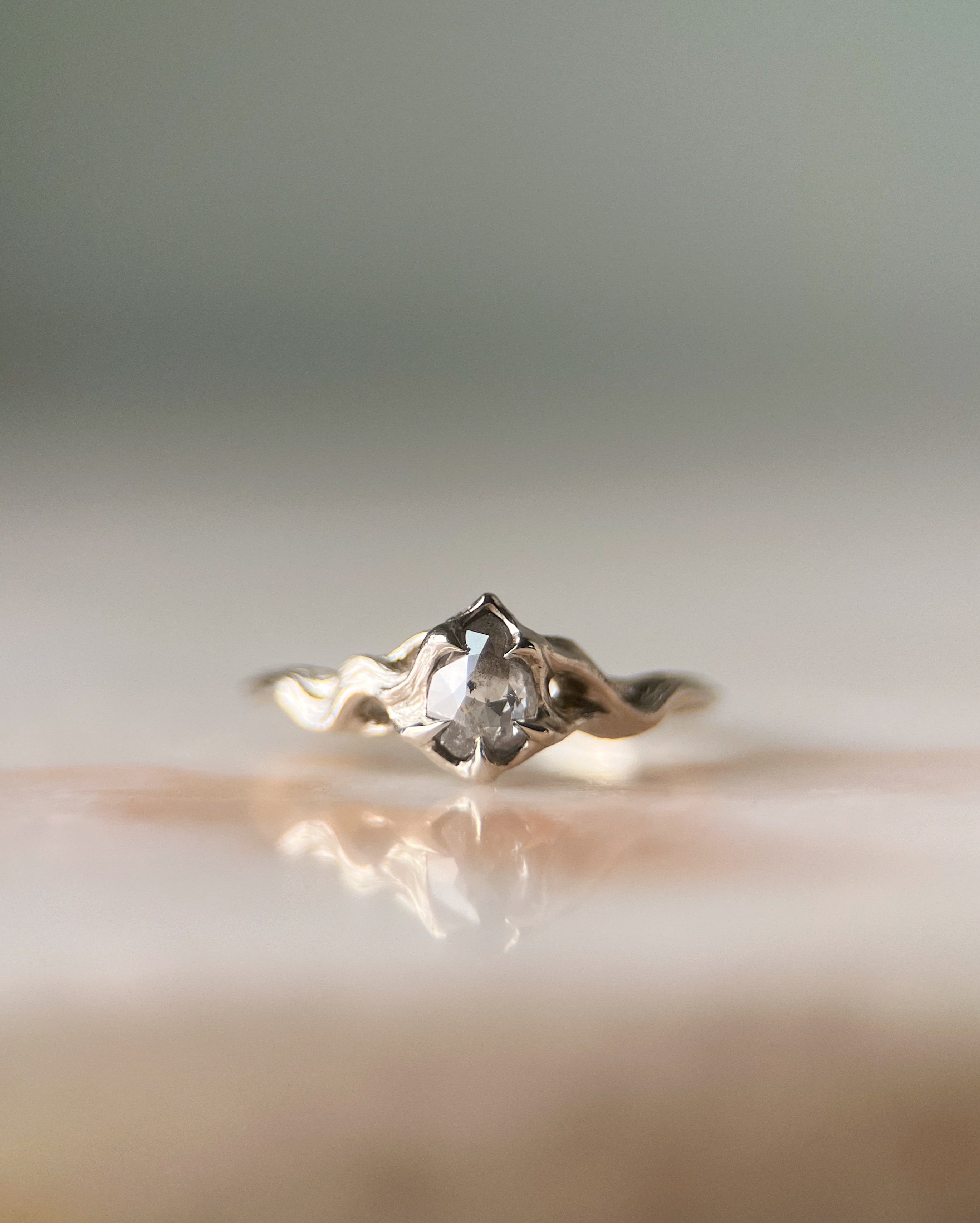 Pyre Pt II // 4x6mm // Gold