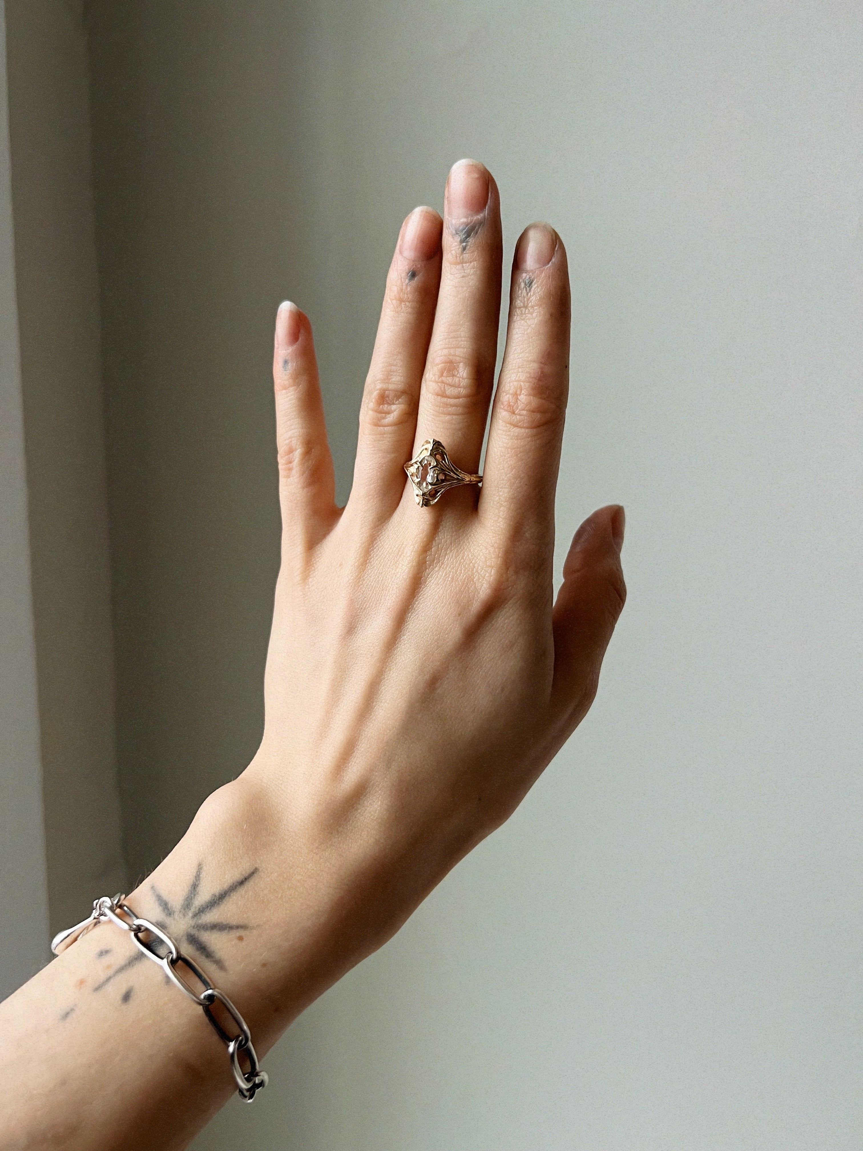Navis // 14ky Gold + White Topaz // 6.25