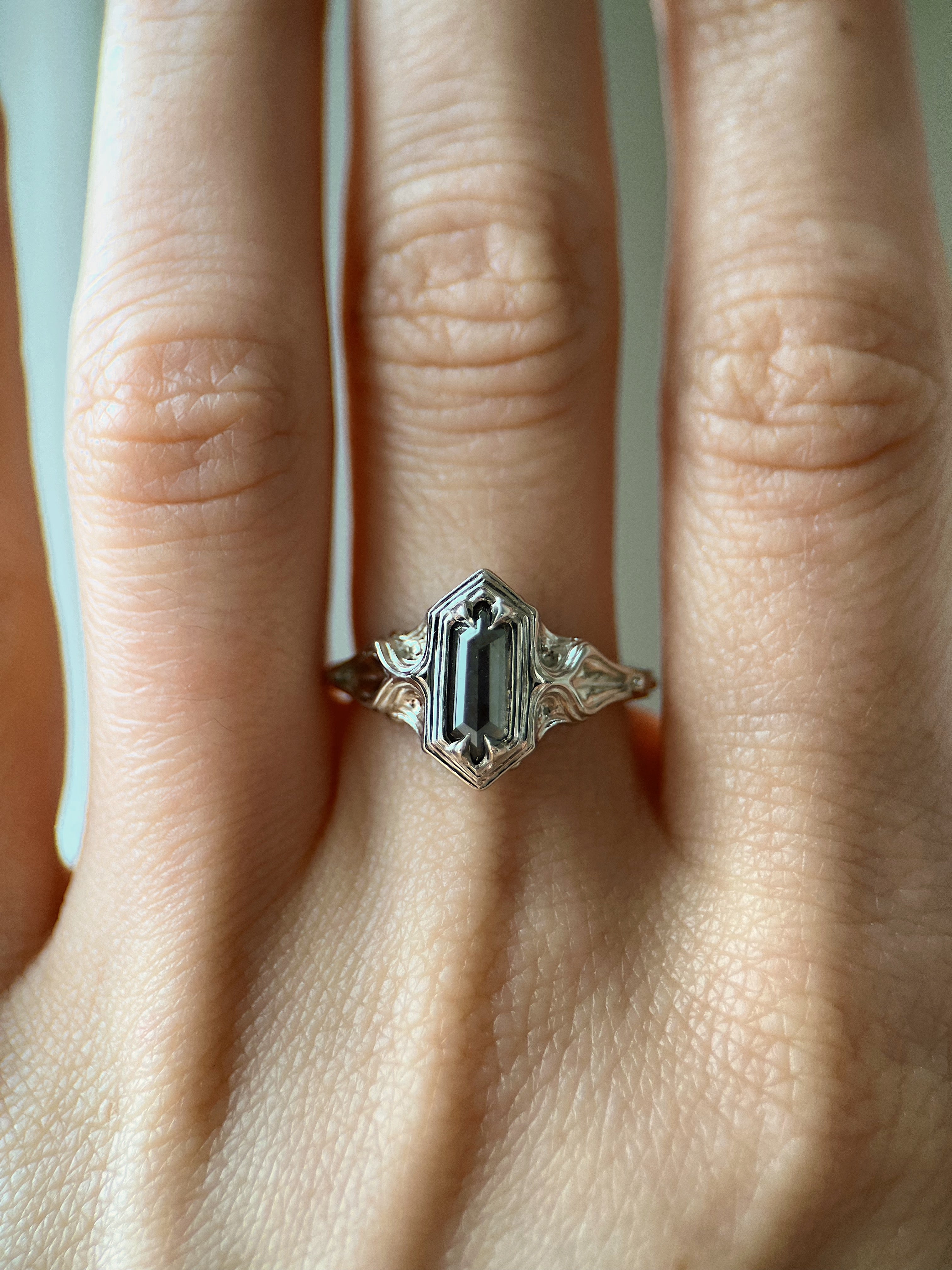 Dais II // 14kw + 0.97ct Diamond