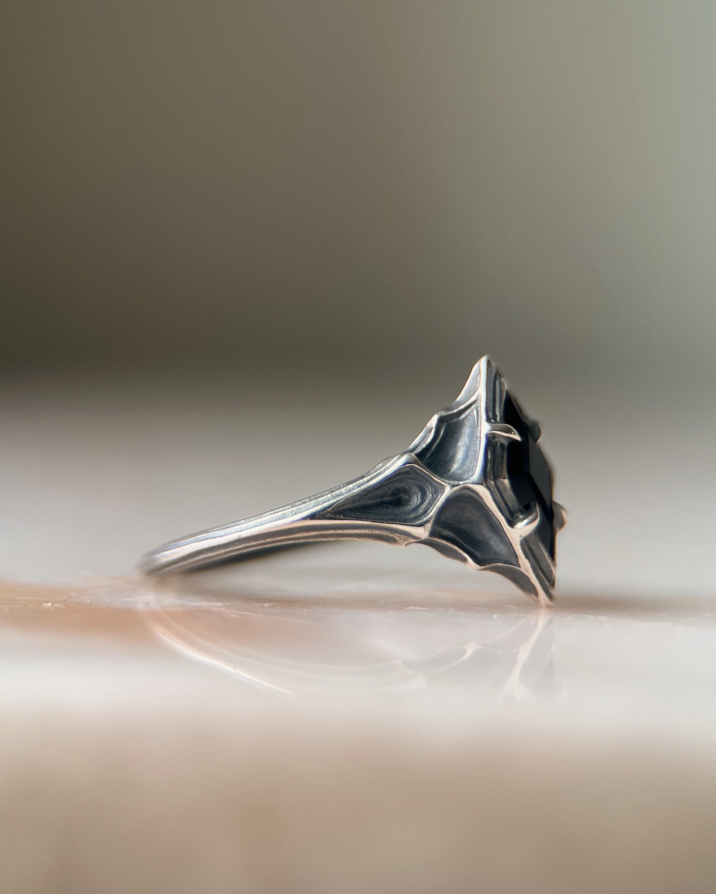 Omne // Ring