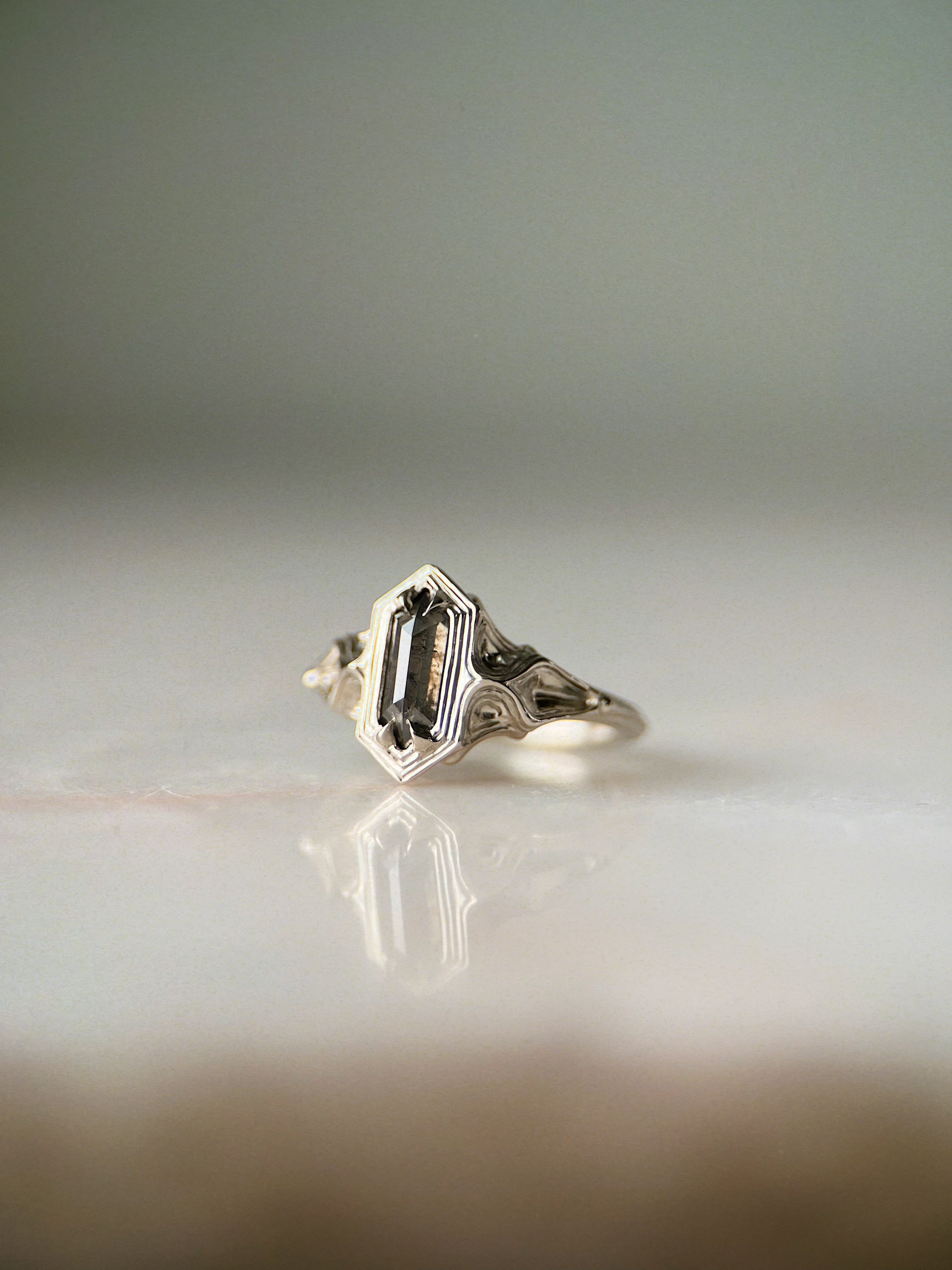 Dais II // 14kw + 0.97ct Diamond