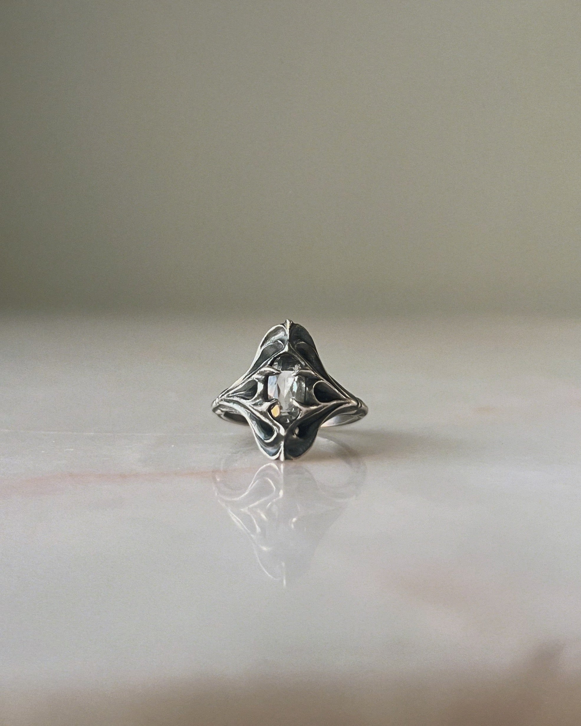 Navis // 4x8mm