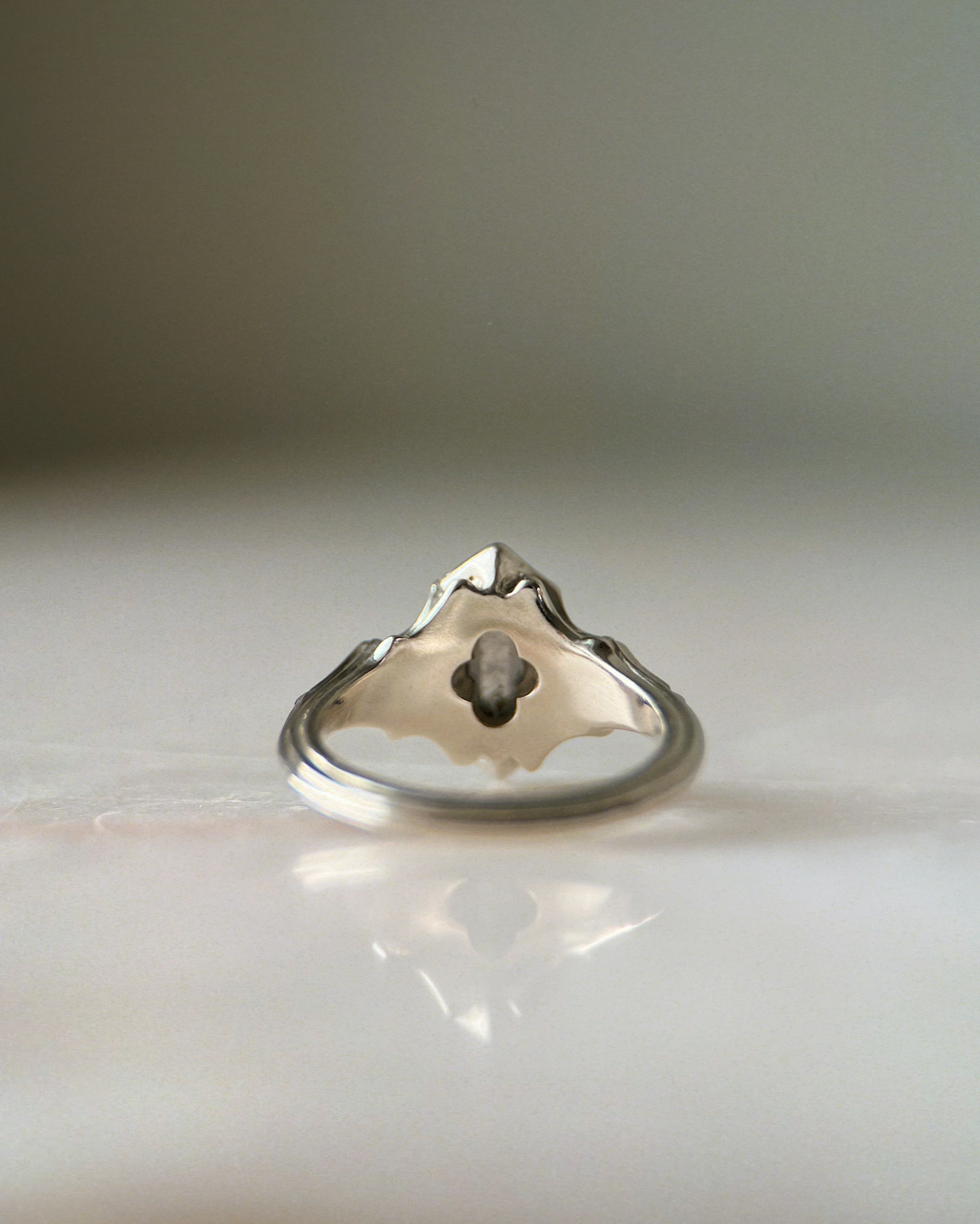 Dais II // 14kw + 0.97ct Diamond