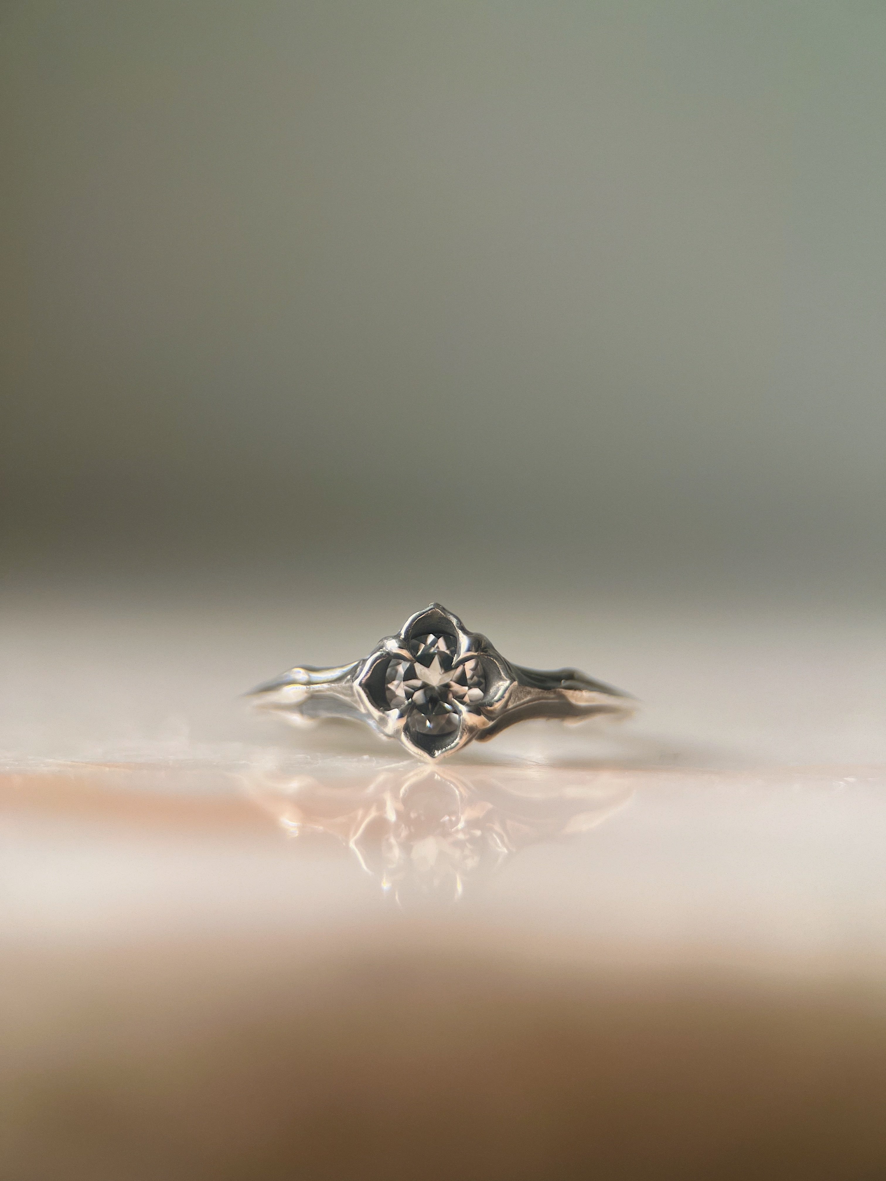 Baby Daphne // 5mm Salt & Pepper Diamond // 8