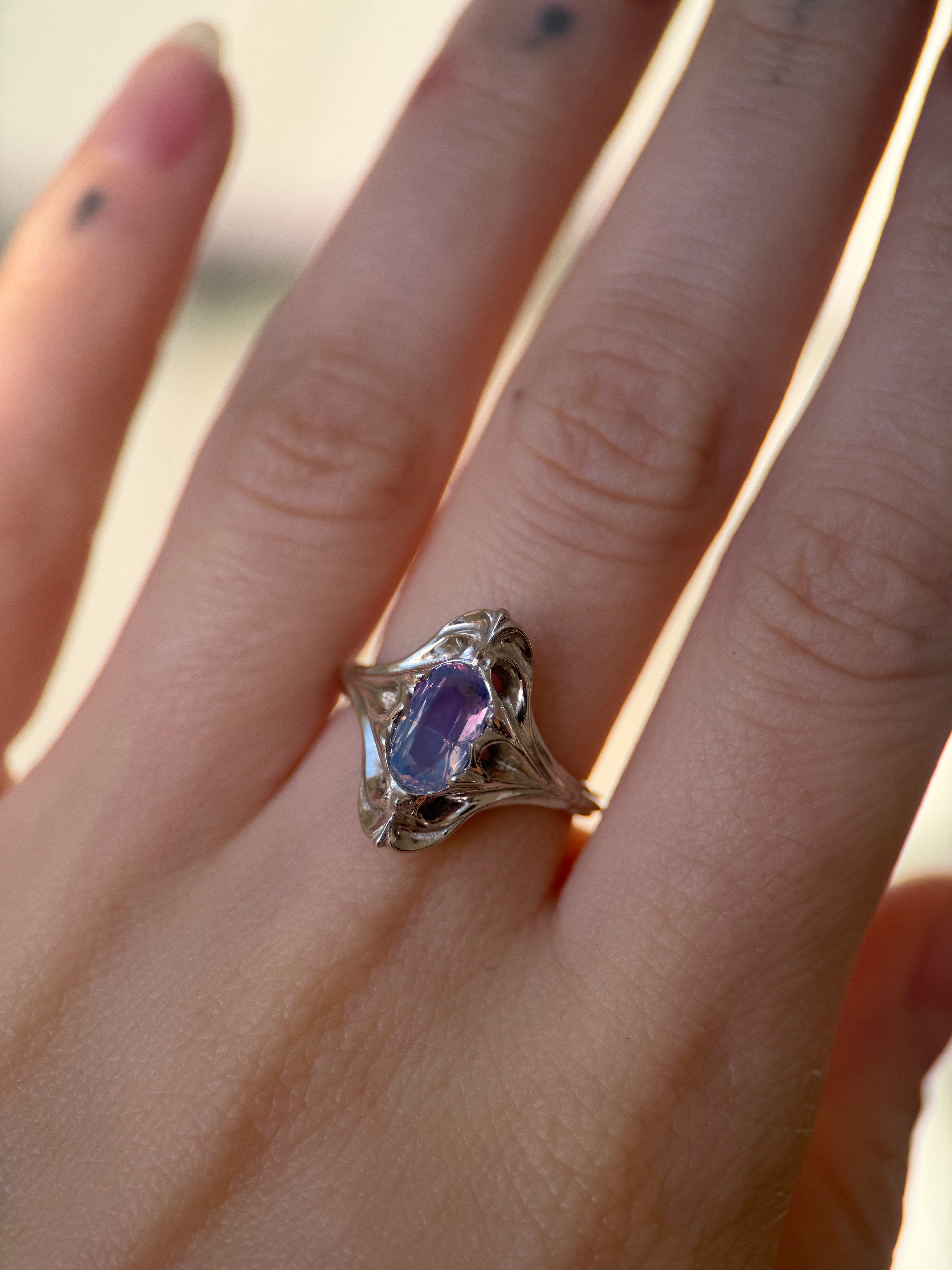 Navis // 14kw Gold + 1.54ct Sapphire // 5.75