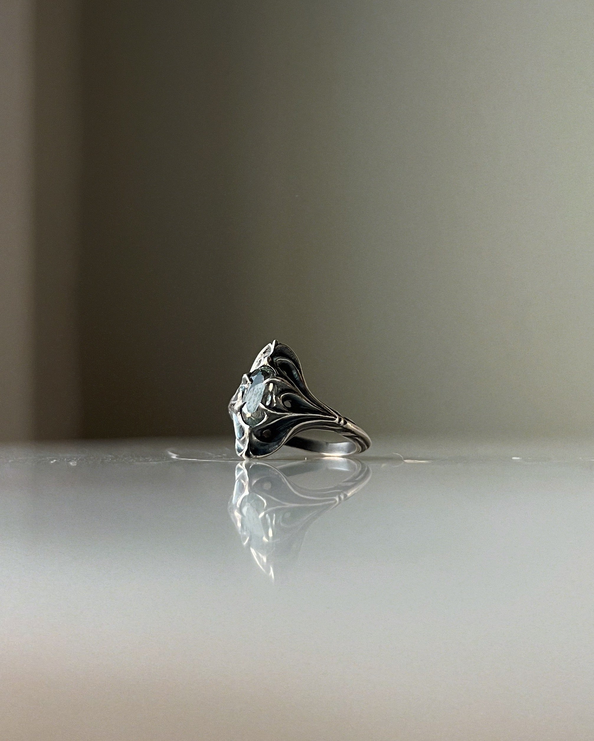 Navis // 4x8mm