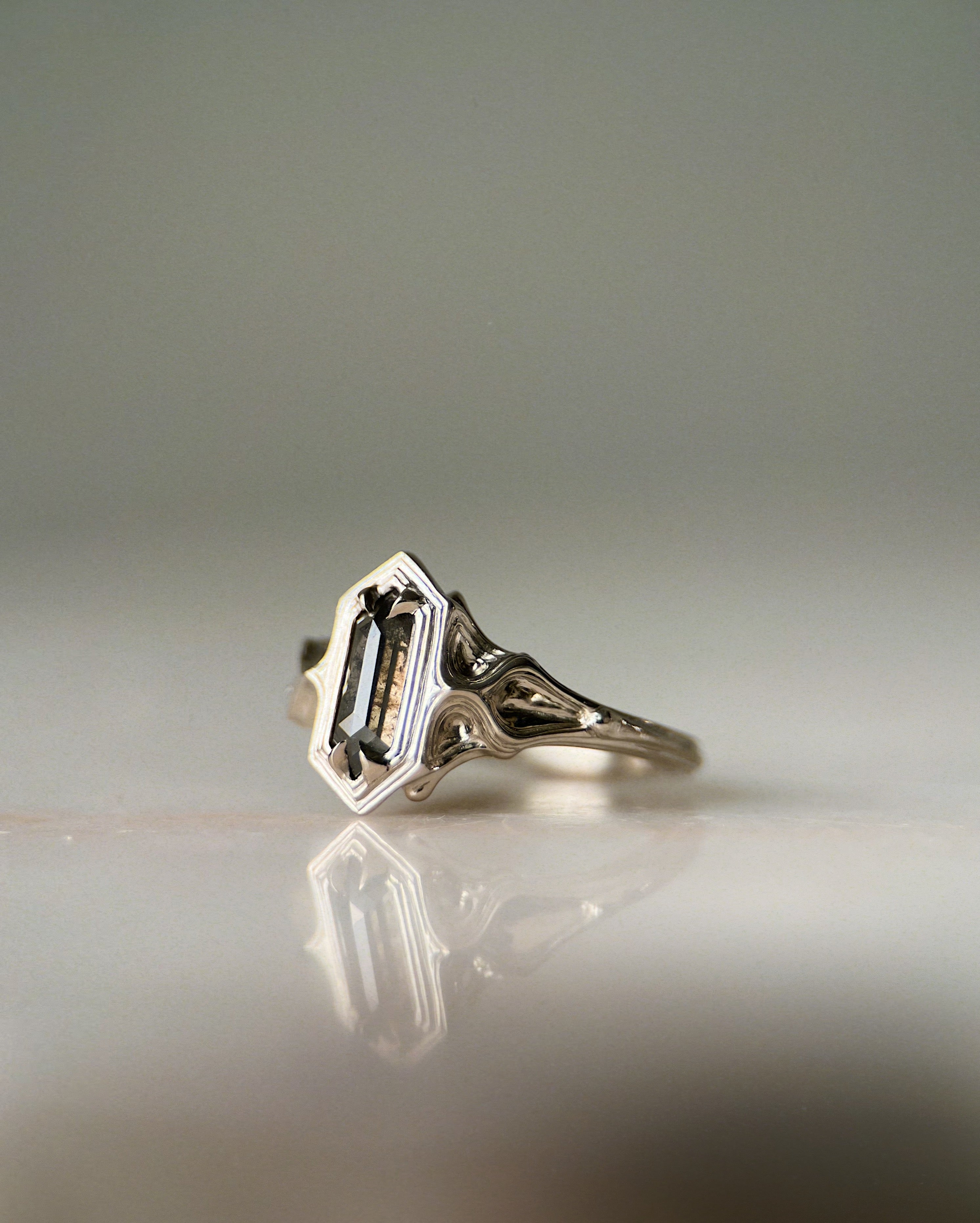 Dais II // 14kw + 0.97ct Diamond