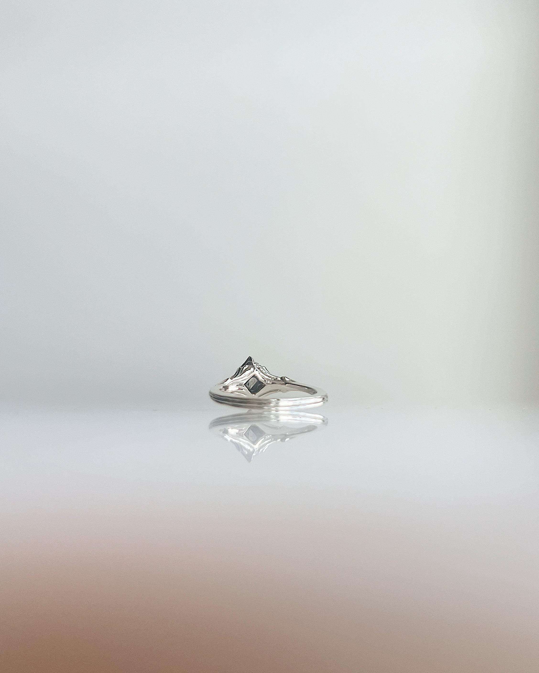 Seraph // 14kw + 0.56ct Diamond