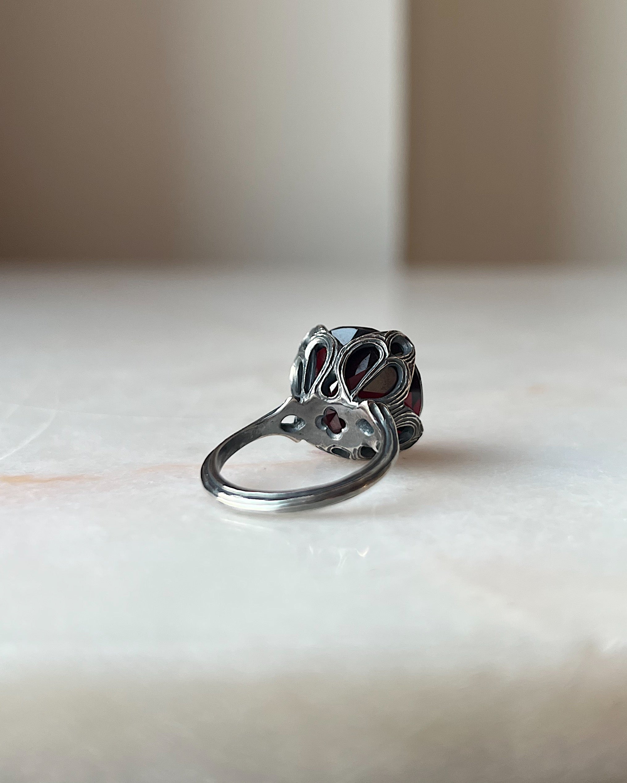Apse // Silver + 18.7ct Garnet