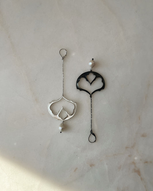 Pendulum II // Baroque Pearl // Earrings