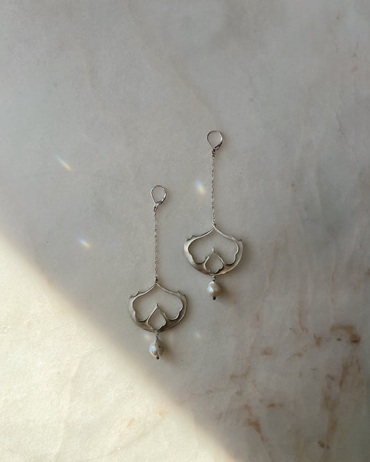 Pendulum II // Baroque Pearl // Earrings